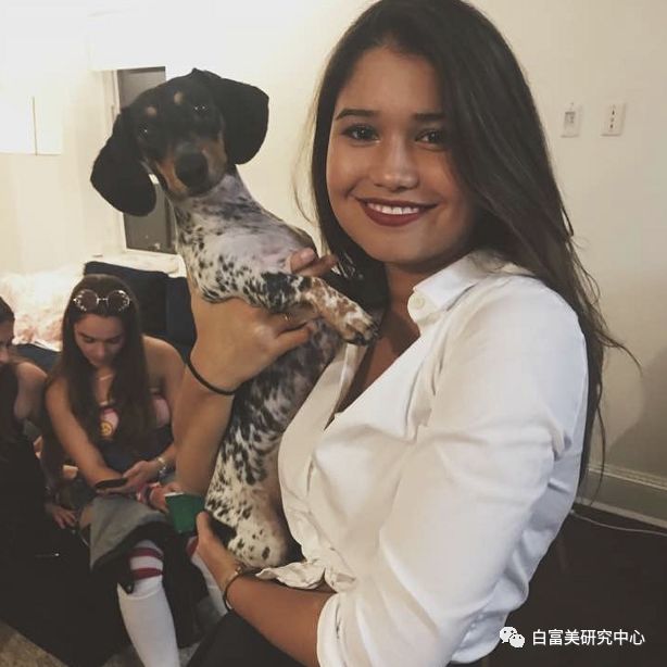 The only family that has been rich for more than 15 generations, at the age of 22, she lay down and crushed half of the celebrity circle.