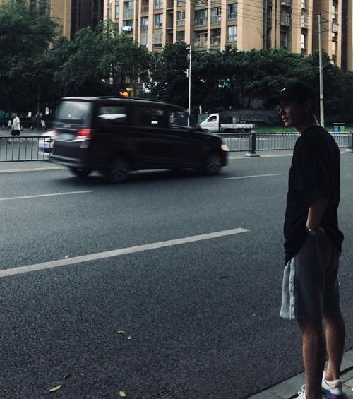 明星的神颜父母!女儿中学因颜值成名,爸爸好看得像韩剧男主