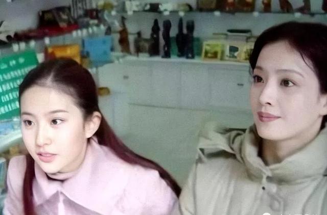 明星的神颜父母!女儿中学因颜值成名,爸爸好看得像韩剧男主