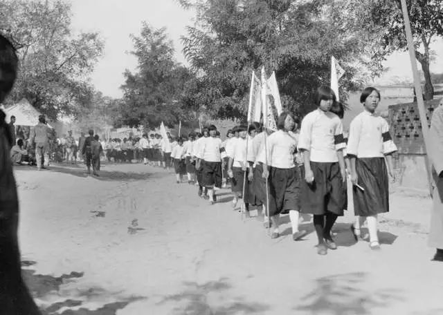 民国罕见老照片:童子军令人心酸,最后一张是100年前女学生