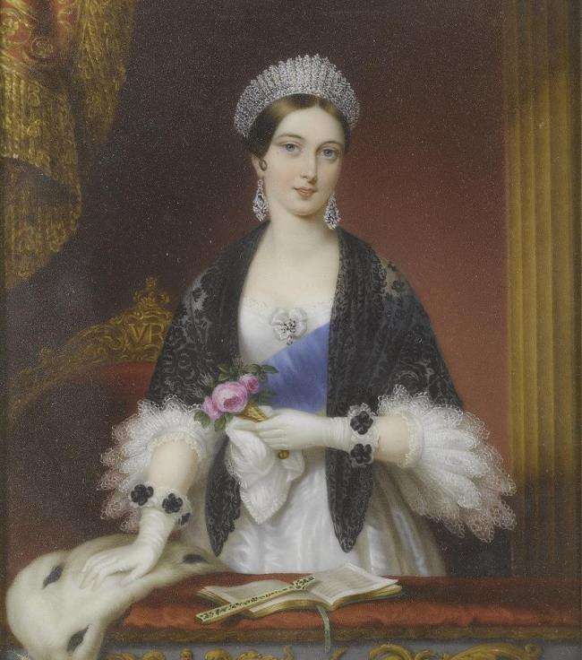 维多利亚女王年轻时和晚年判若两人珍贵老照片见证她的变化