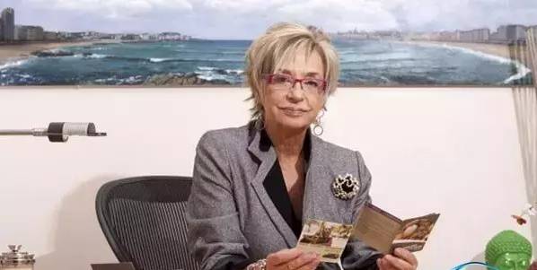 他30岁还在打杂，如今身价却已高达5300亿，是马云的3倍，却只开一辆破车