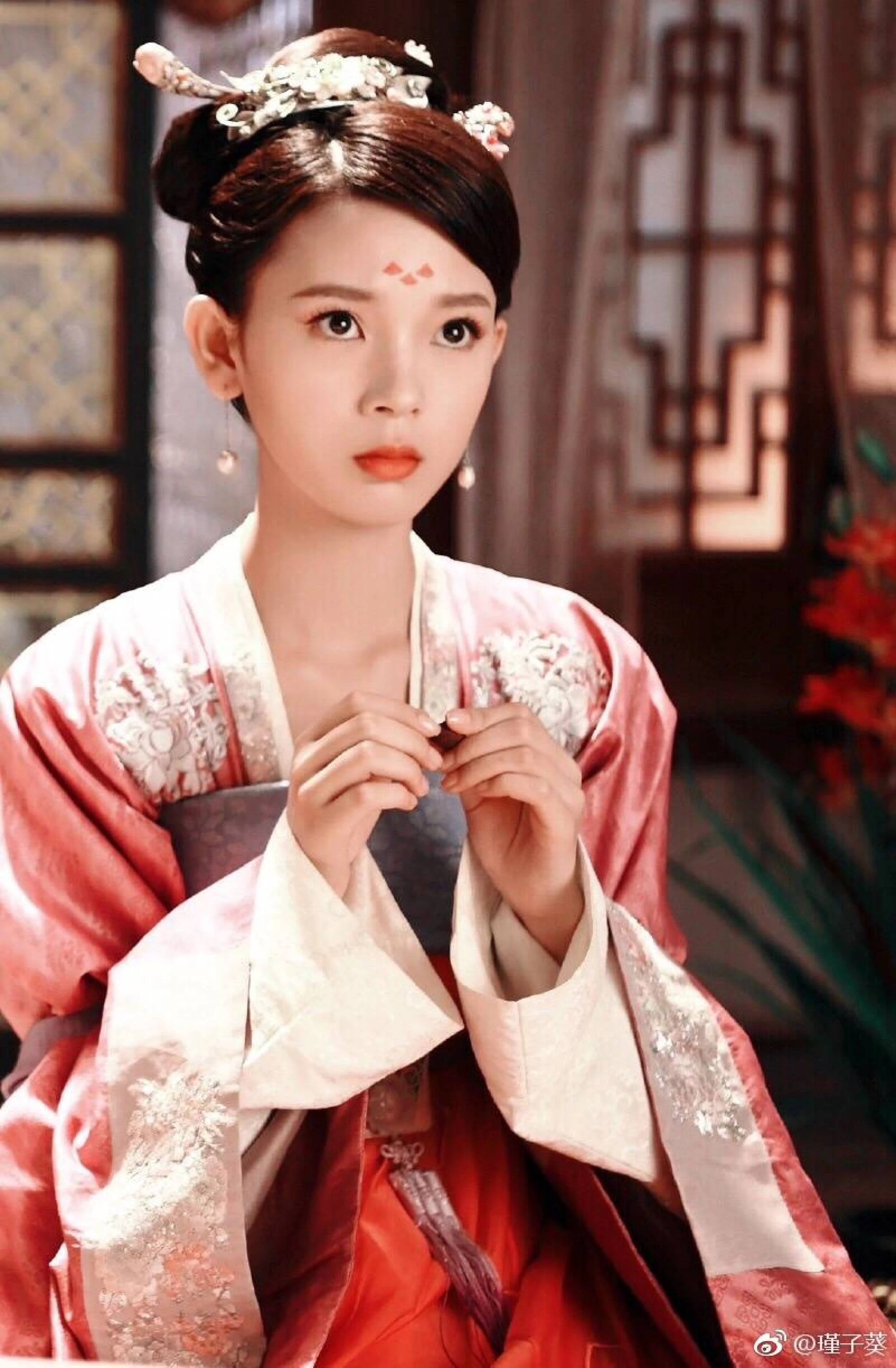 大明嫔妃：姚芊芊为爱进宫，女人就该成为权力争夺的牺牲品吗？