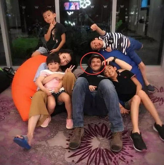 张柏芝晒自己与Lucas的亲吻照，回应三胎生父是工程师？