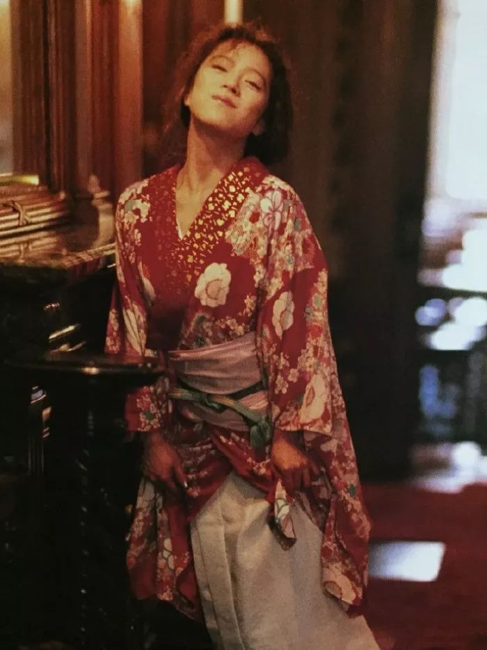 还是这位昭和歌姬的低配版!