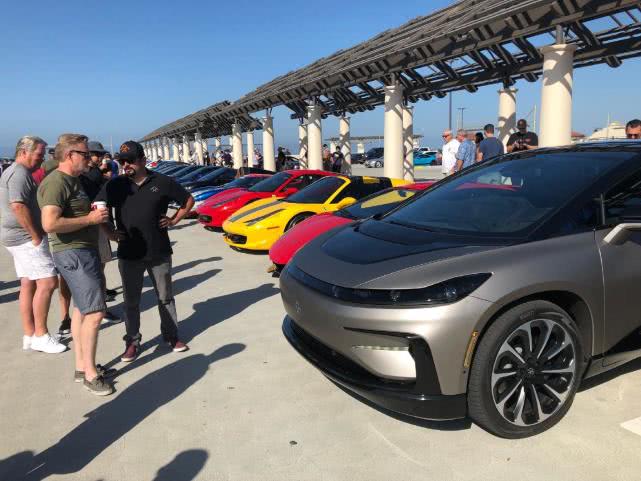 再次预热？FF 91现身豪车展与兰博基尼并排