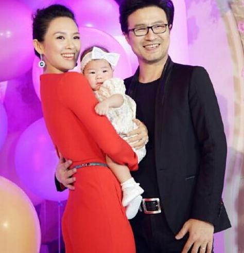 汪峰久违露面，满脸胡茬，身材发福，还以为是刀郎