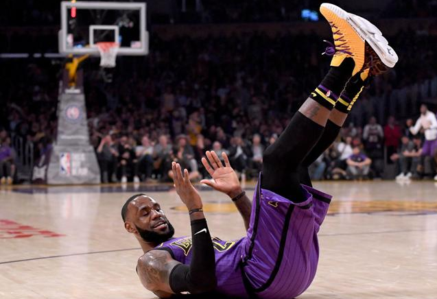 [视频]三分6中5！詹姆斯对开拓者砍44+10+9集锦