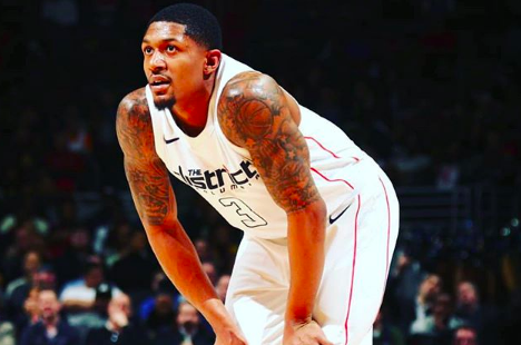 布拉德利-比尔成为投进900记三分最年轻球员