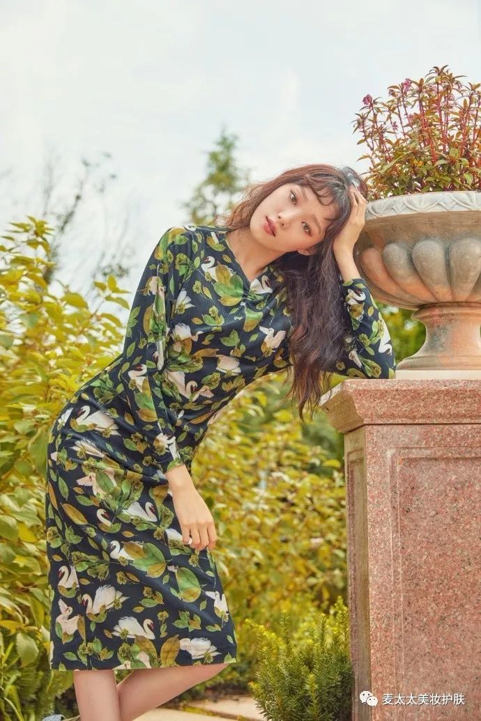 李圣经超爱泡面小卷发,ins女神的标配哟~