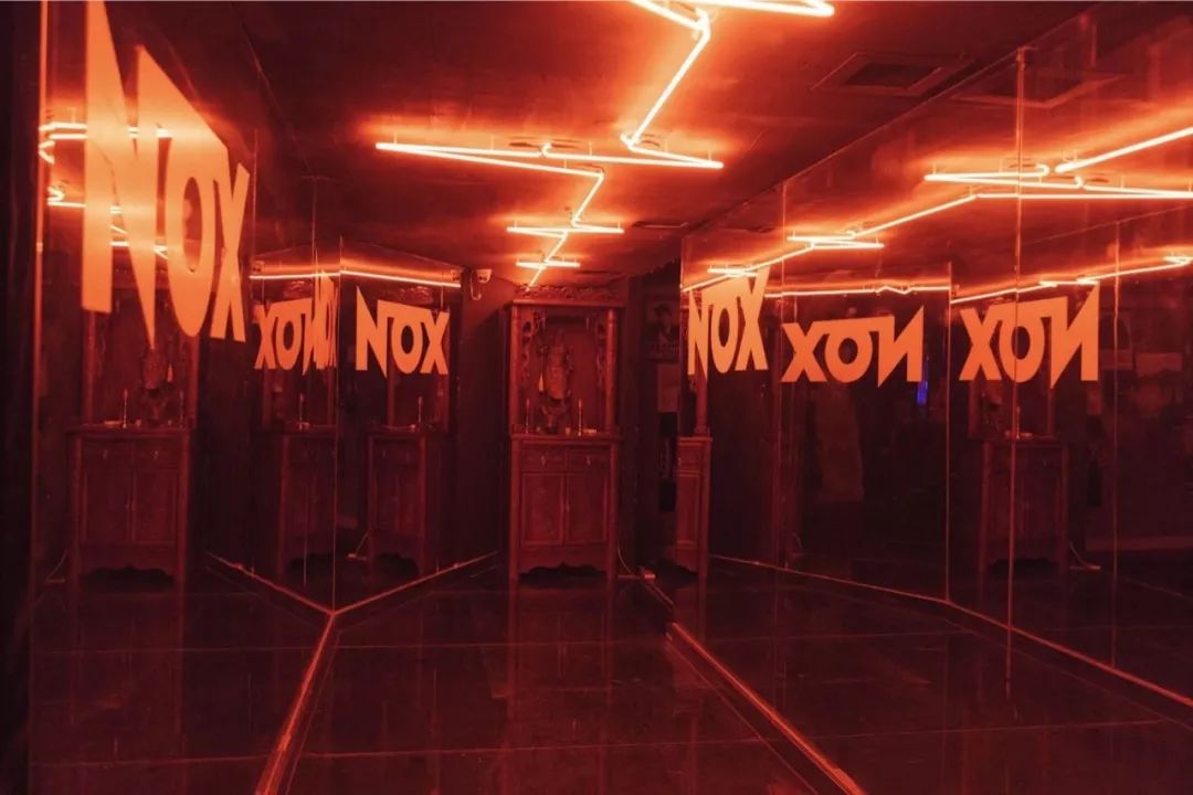 我喝到半醉，我蹦得干脆