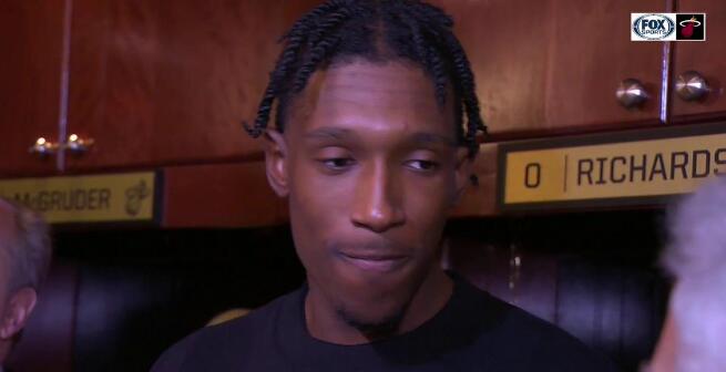 理查德森谈沮丧扔鞋被罚出场：我不会让这再发生