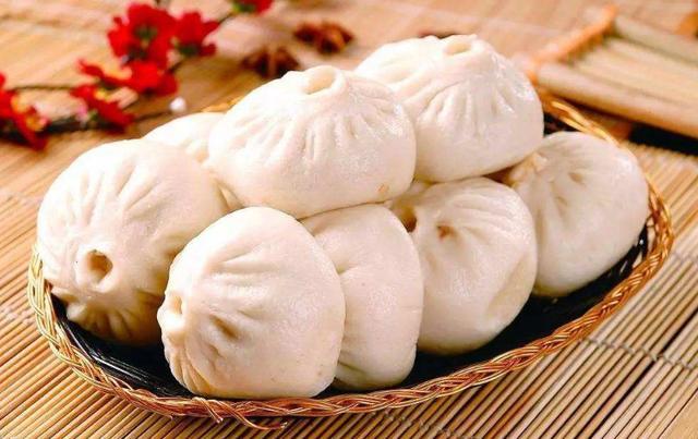 公共场所礼仪行为规范引热议，这几样东西，在公共场所千万不要吃