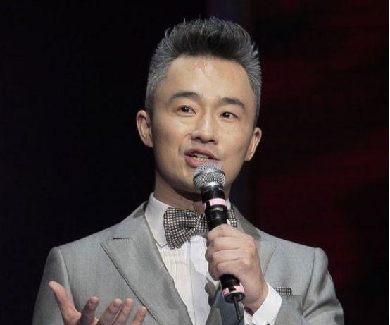 他是女婿代言人，因患病满头白发险轻生，小18岁娇妻不离不弃！