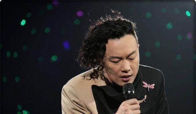 k歌之王陈奕迅的尴尬:香港歌坛的"遮羞布,还是新一代歌神?