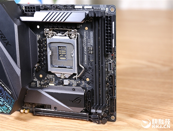 全副盔甲 华硕ROG STRIX Z390-I Gaming主板开箱图赏