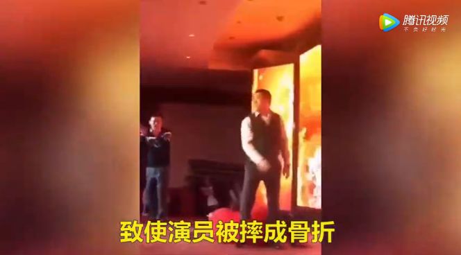 “我的头被人按进了火锅里”