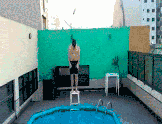 搞笑gif:我是老司机,玩得一手拖拉机!