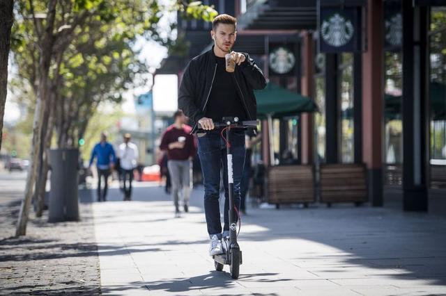 Uber正在试图收购Lime或Bird其中一家，布局共享电动滑板车