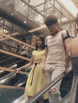 搞笑gif:这里理发师确实太厉害了