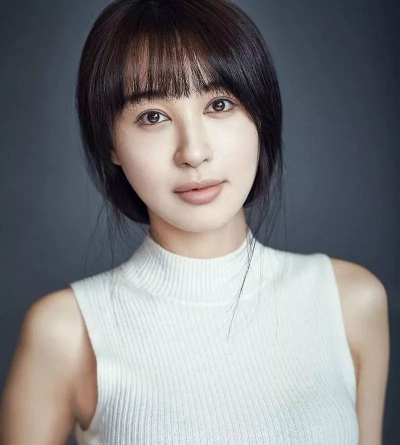 打脸！之前吹爆的新版小龙女正面居然长这样···鼻子太不科学！