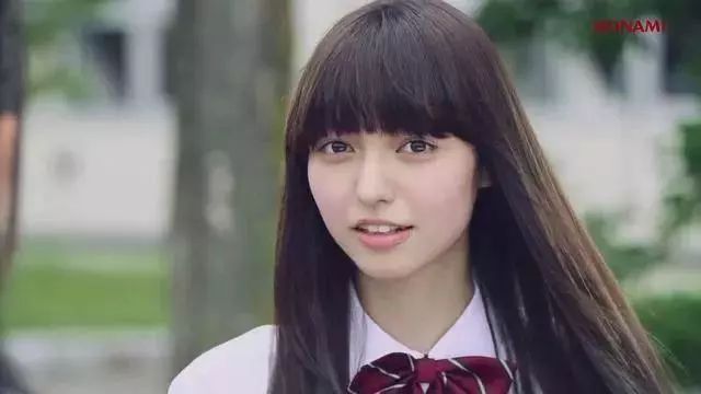 日本爆红的洛丽塔美少女，真人版混血芭比，靠漫画眼成新晋宅男女神！