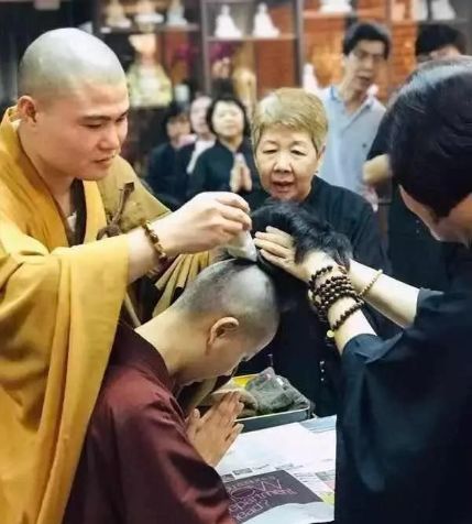 《还珠格格》里超可爱的小鸽子扮演者居然出家了，原因也太…
