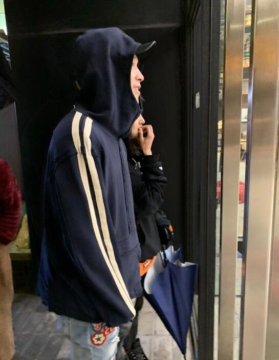 郑爽这次恋爱也太甜了，不是雨中漫步就是骑行