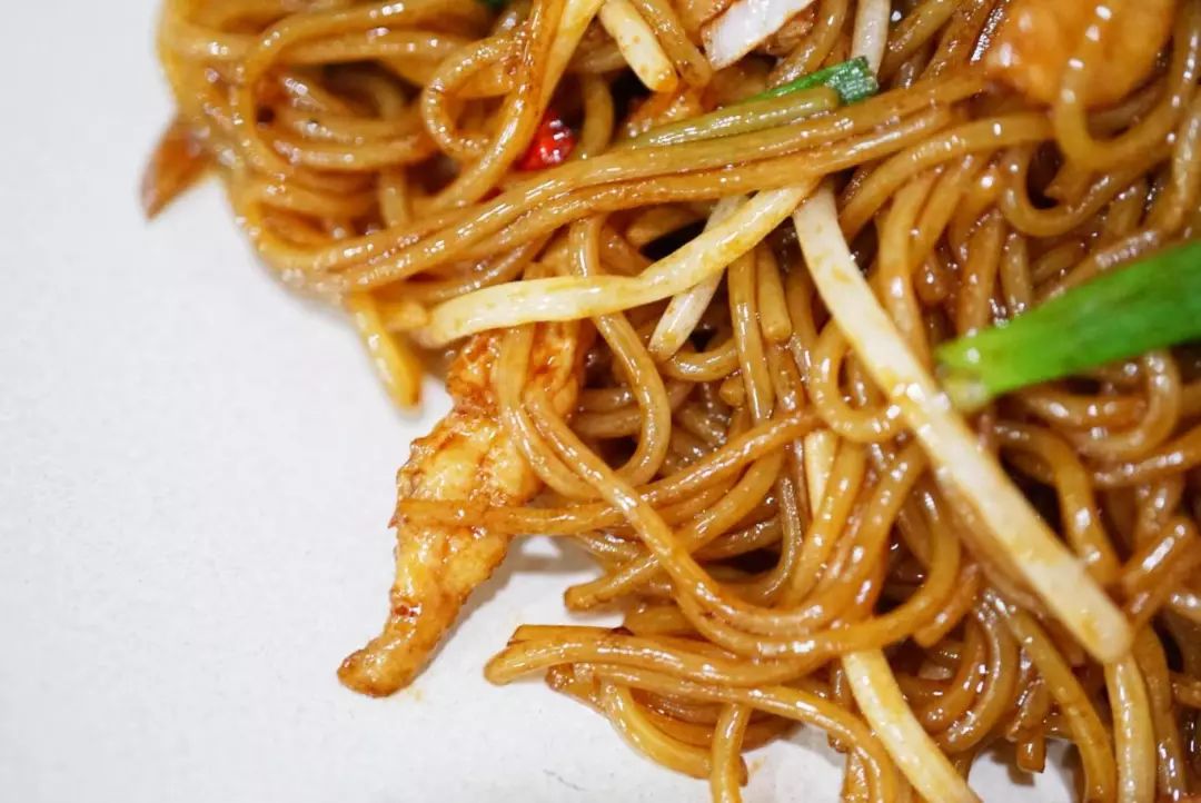 老社区里的大排档,随意的广东师傅和好吃的电饭煲焗鸡