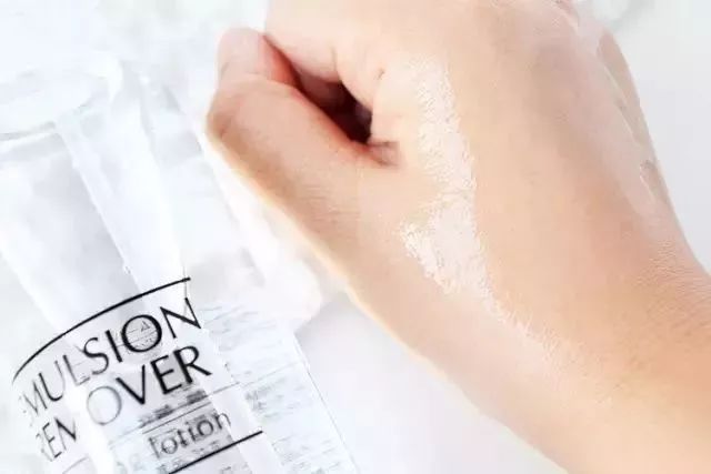 脸上黑头粉刺太多?千万别手贱去挤,用这个,黑