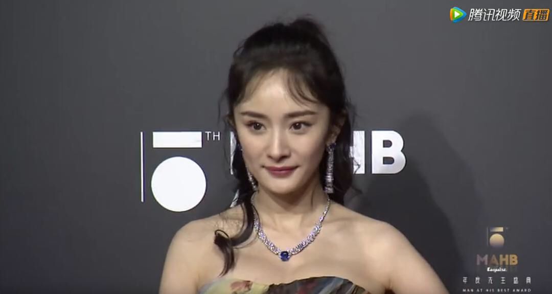 杨幂新写真美出天际，但疑似抄袭张柏芝？