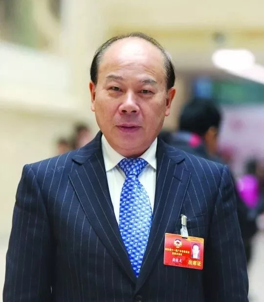 时贷款200万捐80万建学校,如今是汕尾首富,坐