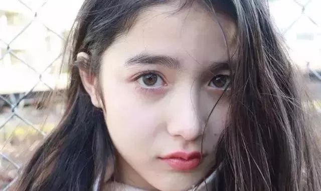 杨幂新写真美出天际，但疑似抄袭张柏芝？