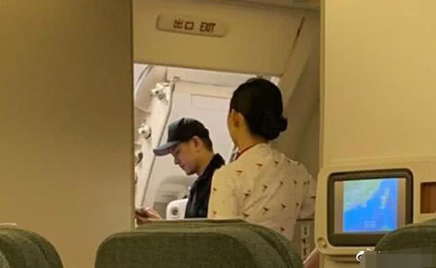 林志颖耍明星特权？机场要求拿回托运行李，使飞机延误