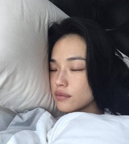 娱乐圈爱素颜的女星这么多，只有她敢对着偷拍镜头喊：拍漂亮点！