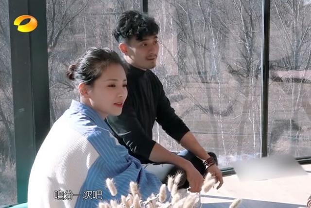章龄之跟陈龙上节目被指全程不恩爱！章龄之回应：小作怡情