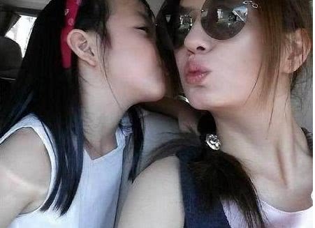 赵薇声称8岁的女儿怕自己，告诉群众不能溺宠，但要富养