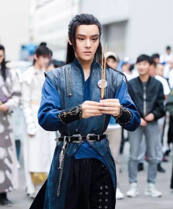 颜值吹上天的王思聪弟弟本尊竟然长这样？照骗拆穿现场一言难尽…
