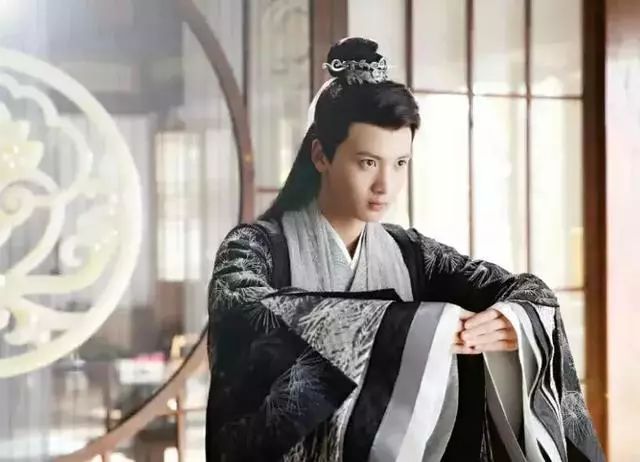 颜值吹上天的王思聪弟弟本尊竟然长这样？照骗拆穿现场一言难尽…