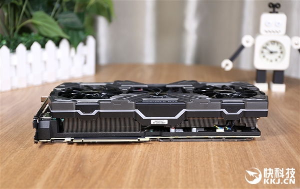 12999元疯狂堆料！索泰RTX 2080 Ti PGF显卡图赏