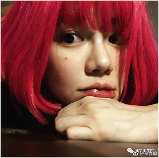 陈坤签的新人这个鼻子假体有点夸张哦！