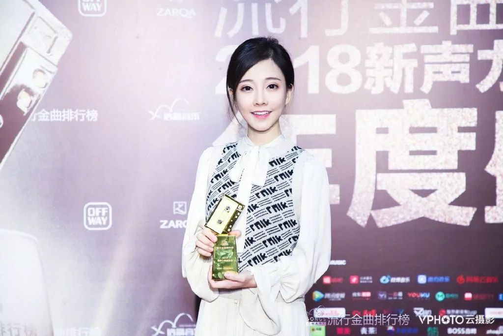 学猫叫红遍南韩，踢掉火箭少女，还扯上了张艺兴！斗鱼一姐真的火了？