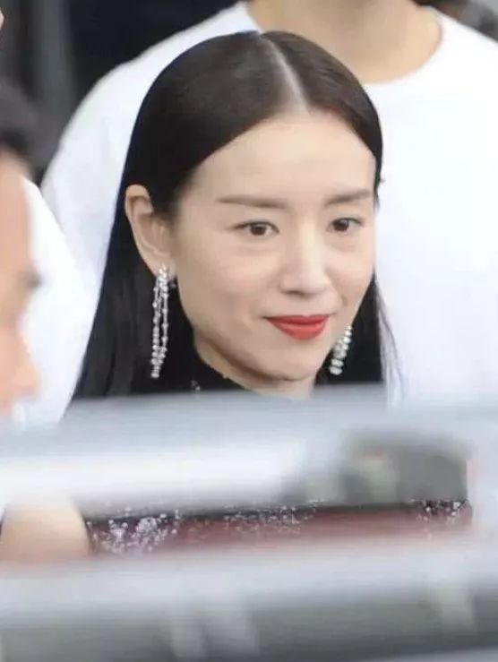 可怕！当红女明星脸上集体出现了这个东西！