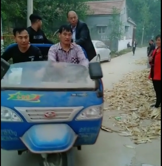 大衣哥朱之文买新汽车？网友看了发现事情并不简单！