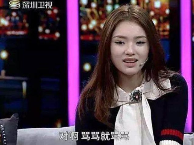 她的脸变成了梯形，彻底垮了！难道又要怪整牙