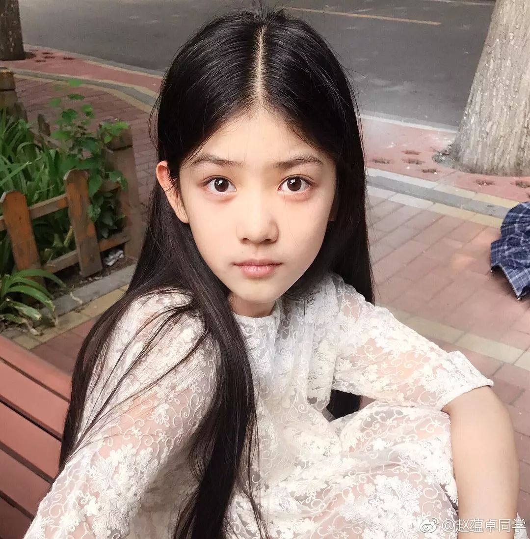 才13岁！就美到能演佟丽娅的少女期还搭档李易峰，什么来头？
