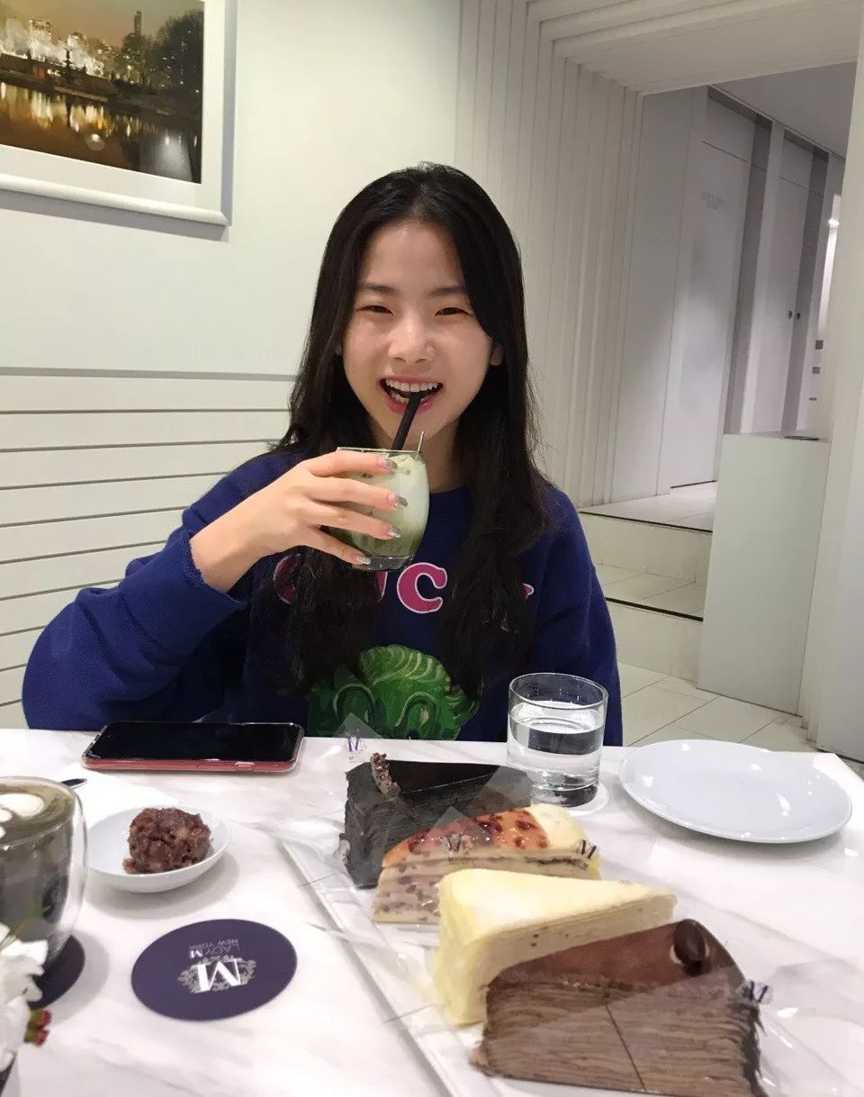 童颜嗲精、圆脸萌妹、超A京妞…这些美少女的vlog比欧阳娜娜还中毒！