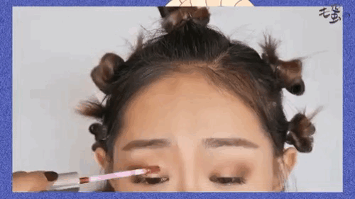 秀智泫雅挑战20年前王菲的蒸汽波妆容,长得好看也不能为所欲为?