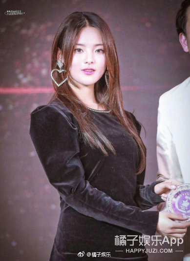 晚报|金莎为翻唱歌曲找寻著作人 爱尔兰名模整容过程曝光