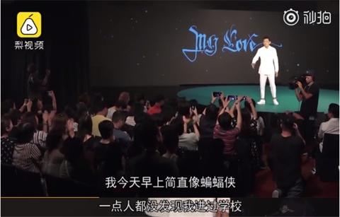 刘德华6岁女儿正面曝光挖鼻孔亮了,网友:朱丽倩发福胖得像李湘!